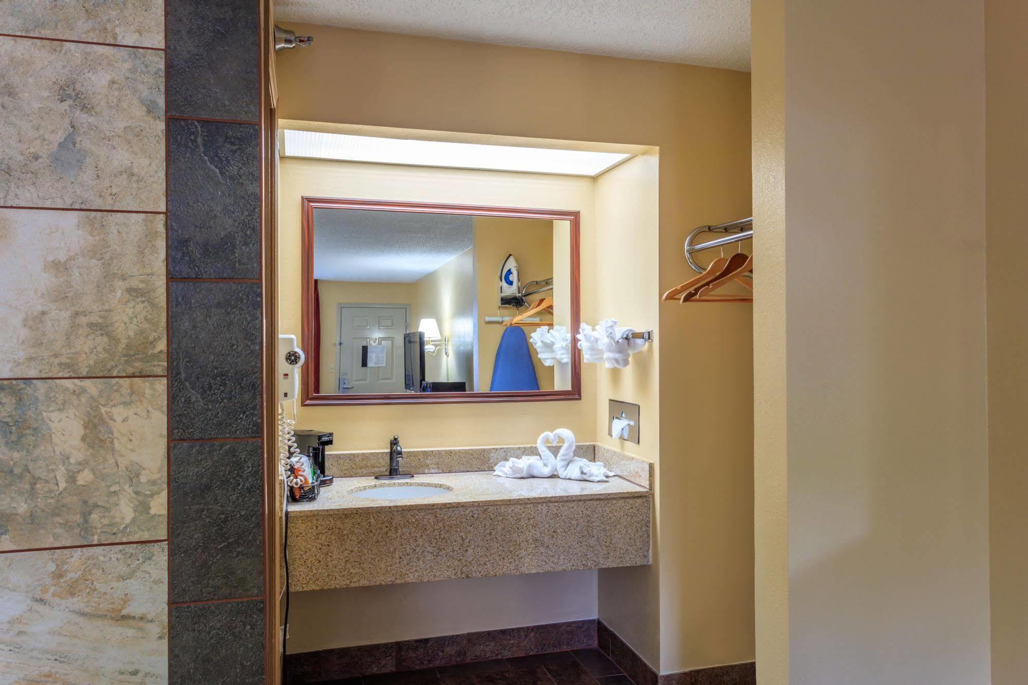 Angel Inn - Central Branson Zewnętrze zdjęcie